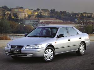 Toyota Camry 2000 года